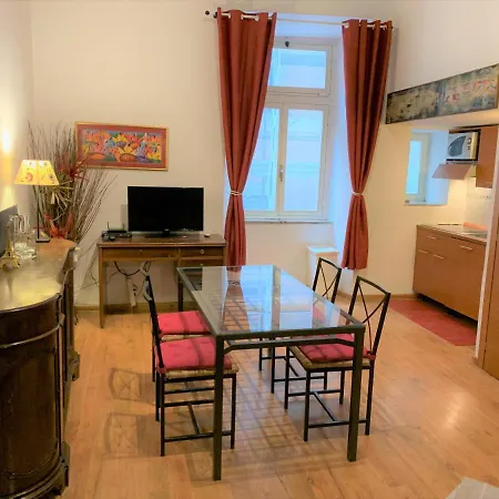 Casa Trevi * روما